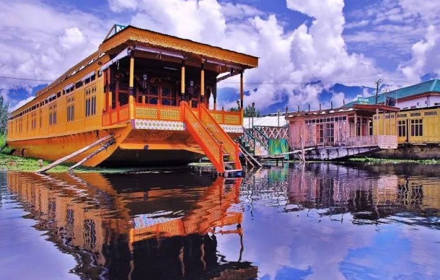 Tranquil Kerala (1N Cochin + 2N Munnar + 1N Thekkady) | 4 Nights & 5 Days